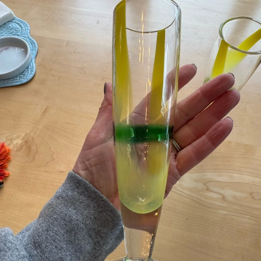 Elegant Glass Champagne Flutes with Yellow and Green Design